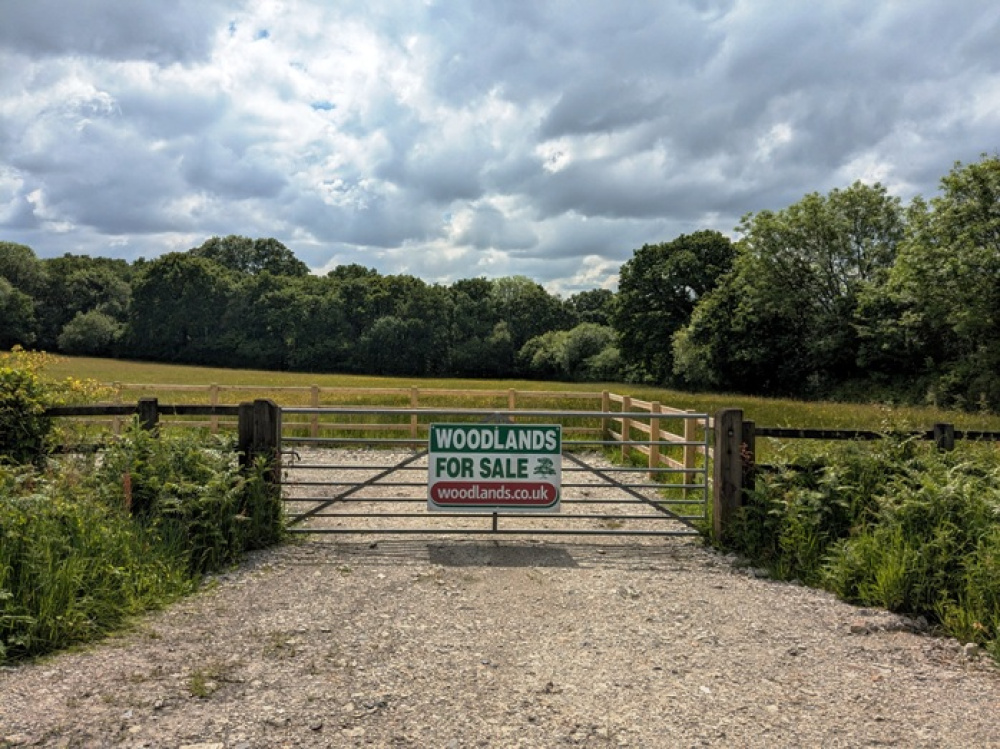 Private entrance from the road